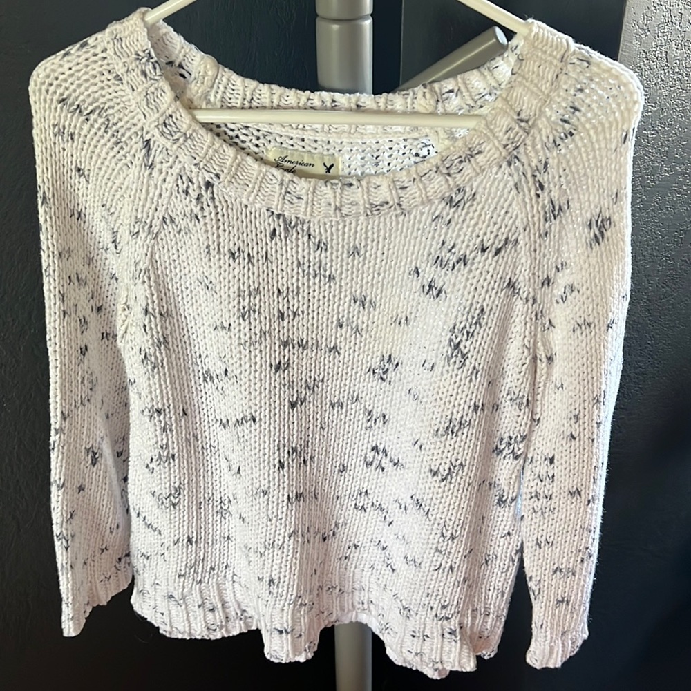 American Eagle Sweater.. White/ blue